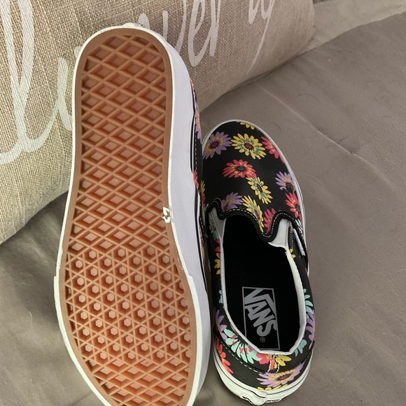 Colorful flower vans - Picture 2 of 4